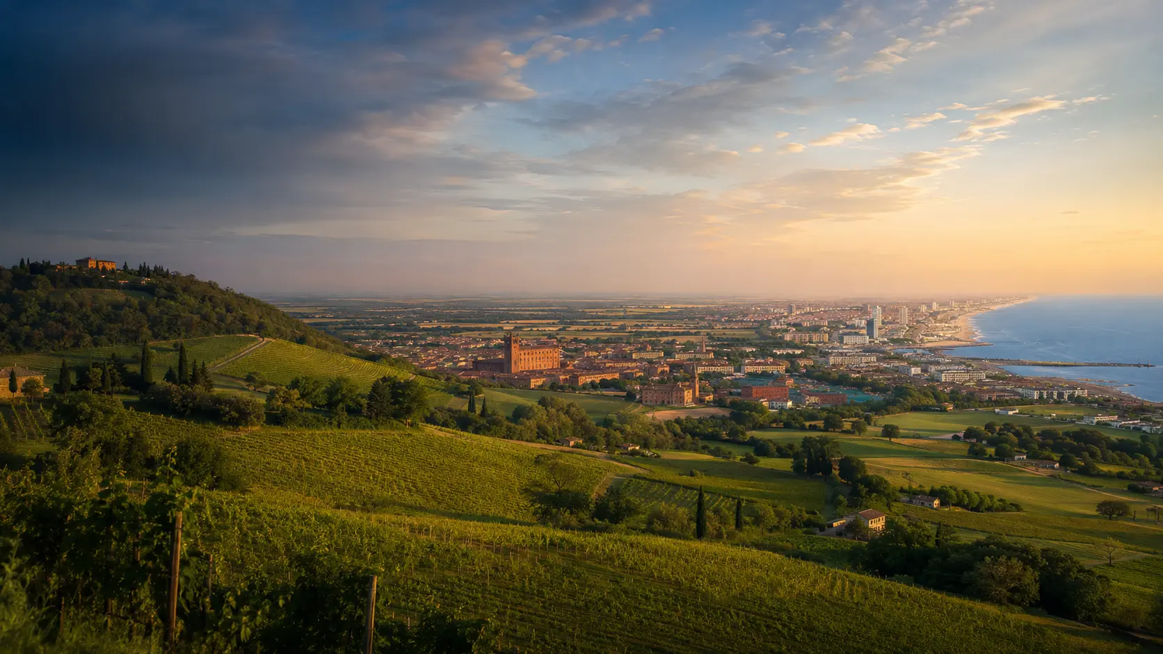 Paesaggio della Romagna tra costa e colline
